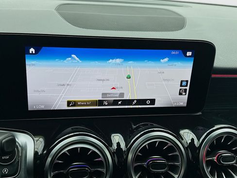 Used 2023 Mercedes-Benz GLB 250 image 9