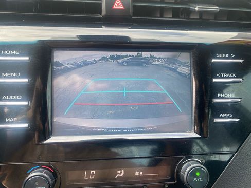 Used 2019 Toyota Camry SE FWD image 19