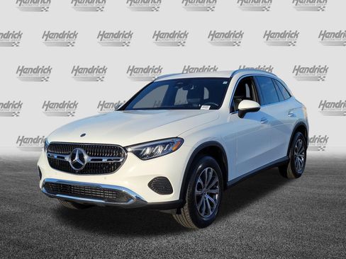 Used 2024 Mercedes-Benz GLC 300 4MATIC image 3
