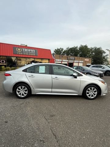 Used 2023 Toyota Corolla LE FWD image 3