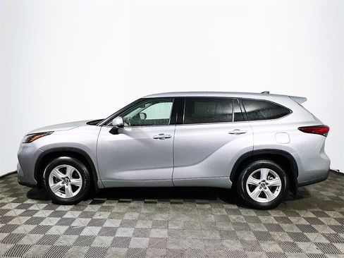 Certified 2022 Toyota Highlander LE image 5