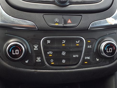 Used 2024 Chevrolet Equinox LT FWD image 6