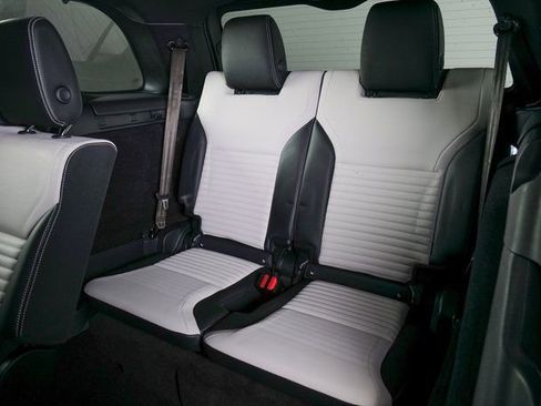 Used 2023 Land Rover Discovery S R-Dynamic image 19