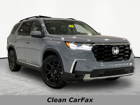 Certified 2025 Honda Pilot Touring image 3