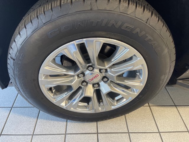 Used 2025 GMC Yukon XL Denali AWD/4WD image 5