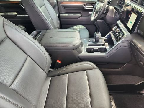 Used 2024 GMC Sierra 1500 Denali w/ Technology Package AWD/4WD image 14