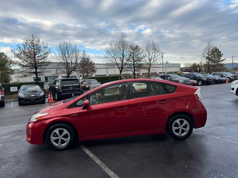 Used 2013 Toyota Prius Three image 34