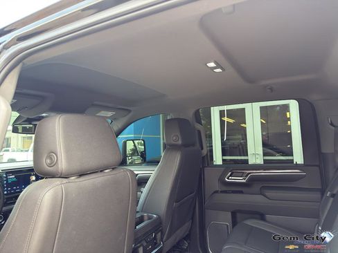 Used 2024 Chevrolet Silverado 2500 LTZ w/ LTZ Convenience Package image 12