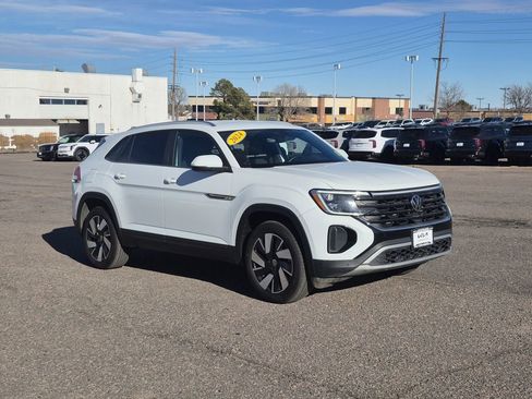 Used 2024 Volkswagen Atlas Cross Sport SE image 2