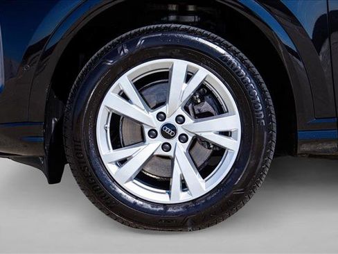 Certified 2025 Audi Q5 Premium w/ Convenience Package image 9