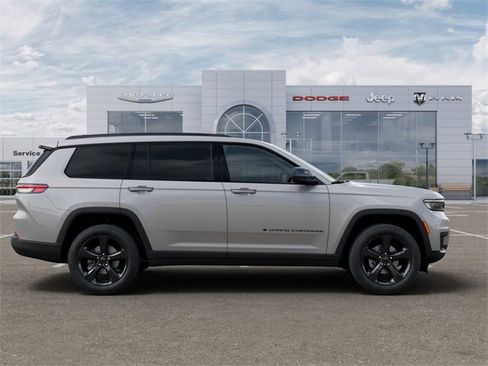 New 2025 Jeep Grand Cherokee L Altitude image 21