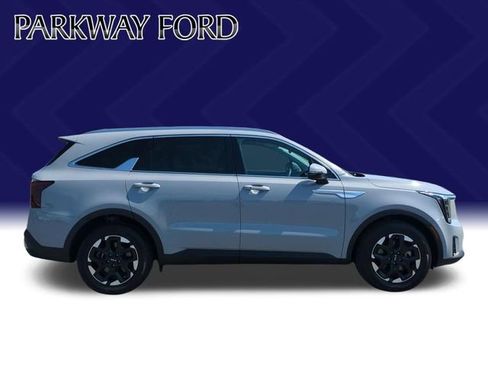 Used 2024 Kia Sorento S w/ Panoramic Sunroof Package FWD image 6