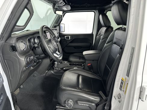 Used 2022 Jeep Wrangler Unlimited Sahara w/ Cold Weather Group image 6