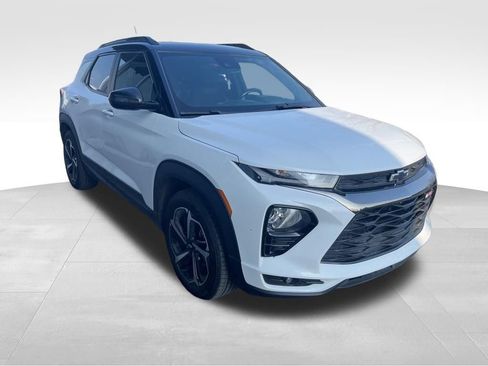 Certified 2021 Chevrolet TrailBlazer RS w/ Sun and Liftgate Package image 2