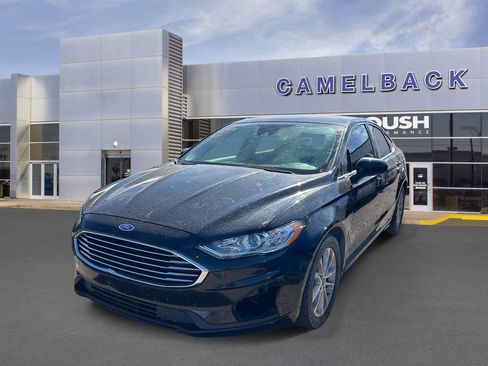 Used 2020 Ford Fusion SE FWD image 2
