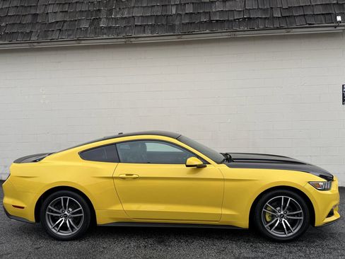 Used 2017 Ford Mustang Premium image 5