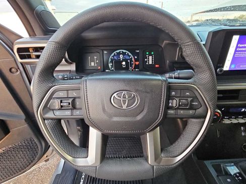Used 2025 Toyota Tacoma SR5 AWD/4WD image 19
