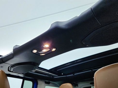 Used 2023 Jeep Wrangler Unlimited Sahara w/ Cold Weather Group image 27