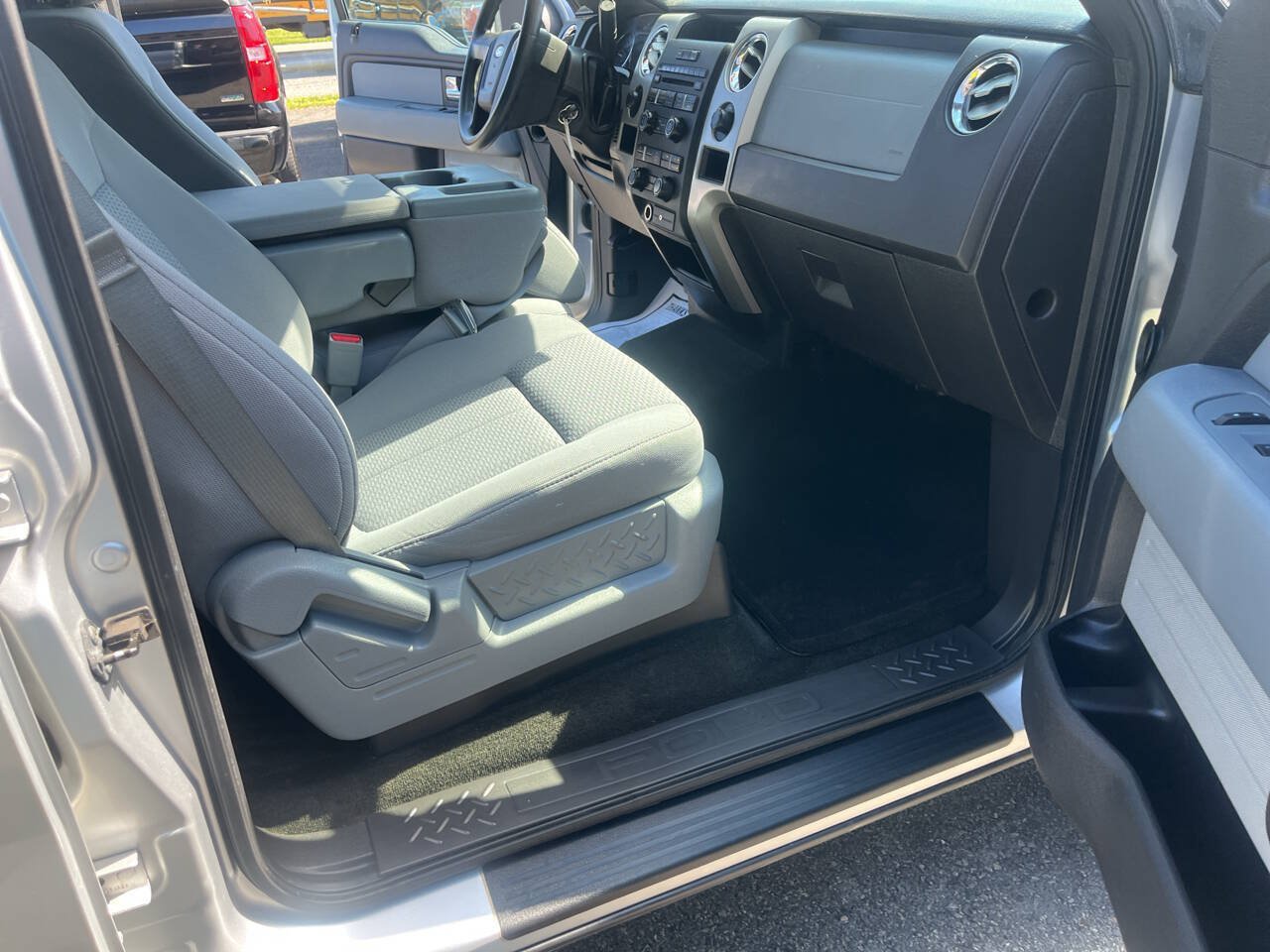 Used 2012 Ford F150 XLT AWD/4WD image 27