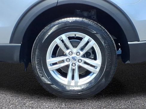 Used 2023 Ford Explorer XLT w/ Equipment Group 202A AWD/4WD image 3