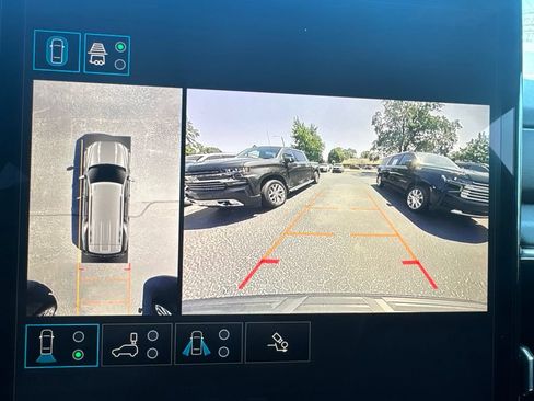 Used 2025 GMC Yukon Denali w/ Advanced Technology Package AWD/4WD image 43