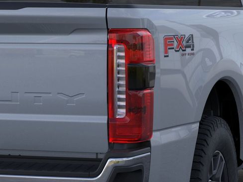 New 2026 Ford F250 4x4 Crew Cab Super Duty image 21