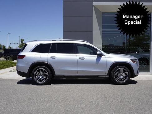 Used 2025 Mercedes-Benz GLS 450 4MATIC image 7