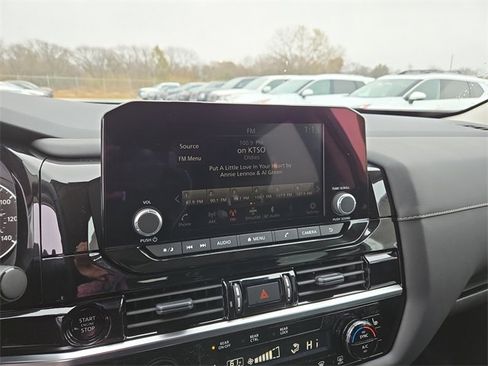 New 2025 Nissan Pathfinder SV w/ Black Appearance Package image 23