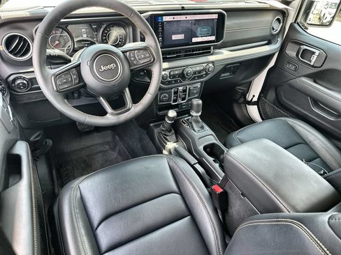 Used 2025 Jeep Gladiator Sport AWD/4WD image 20
