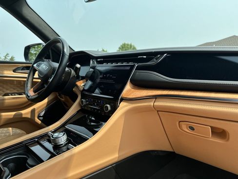 Used 2023 Jeep Grand Cherokee Summit image 25