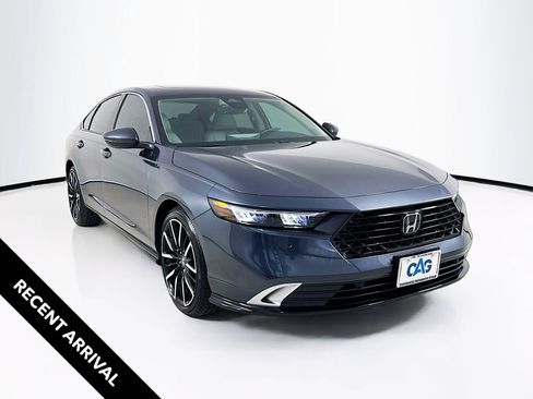 Used 2025 Honda Accord Touring image 1