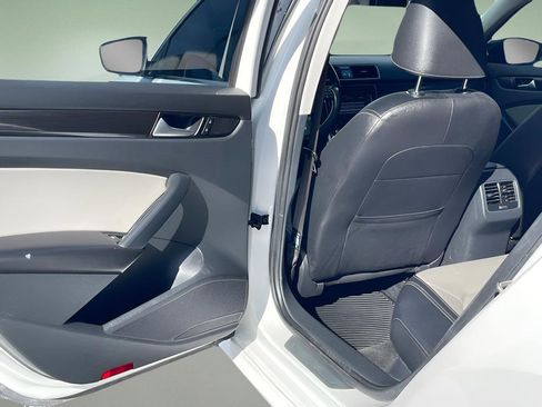 Used 2015 Volkswagen Passat 1.8T Sport image 13