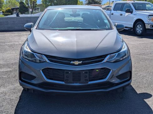 Used 2018 Chevrolet Cruze LT FWD image 10