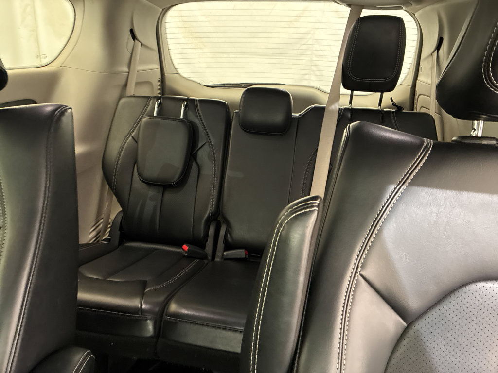 Used 2024 Chrysler Pacifica Limited FWD image 13