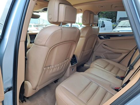 Used 2016 Porsche Macan S AWD/4WD image 9