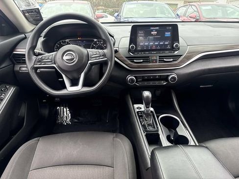 Used 2024 Nissan Altima 2.5 SV image 16