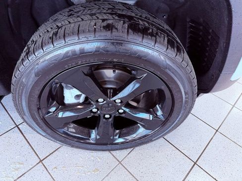 Used 2024 Jeep Grand Cherokee Limited w/ Black Appearance Package image 18