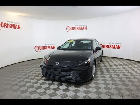 Used 2025 Toyota Camry LE image 1