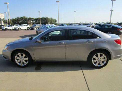 Used 2013 Chrysler 200 Touring w/ Cold Weather Group FWD image 6