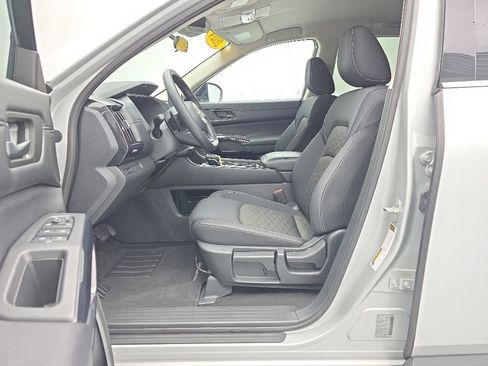 Used 2024 Nissan Pathfinder S AWD/4WD image 10