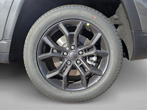 New 2025 Jeep Grand Cherokee L Limited image 9