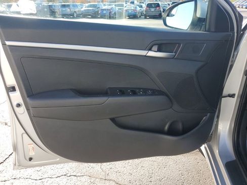 Used 2019 Hyundai Elantra SE w/ Cargo Package image 28