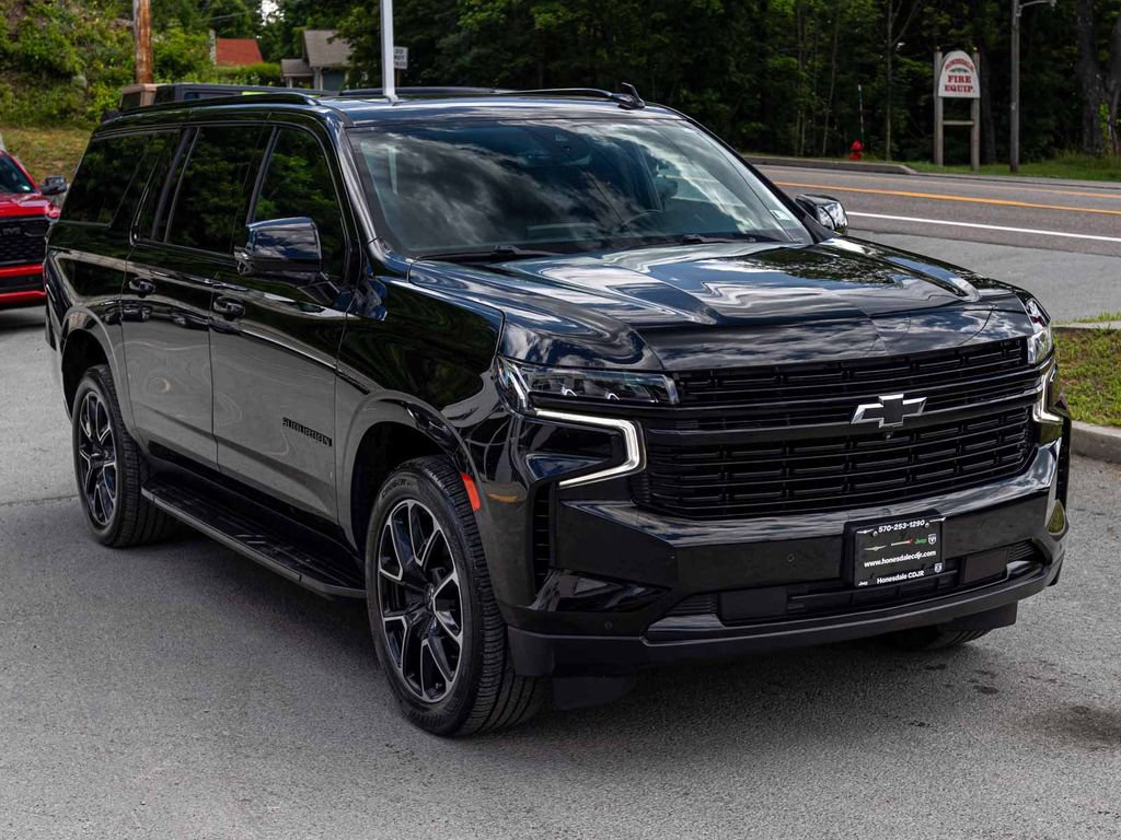 Used 2023 Chevrolet Suburban RST w/ Sport Performance Package AWD/4WD image 3