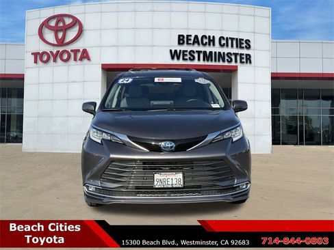 Certified 2024 Toyota Sienna Limited image 4
