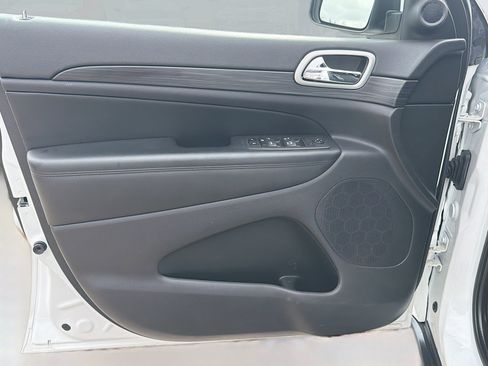 Used 2022 Jeep Grand Cherokee Laredo X image 22