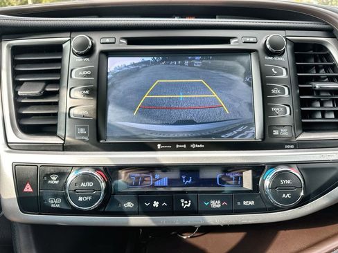 Used 2018 Toyota Highlander Limited image 15