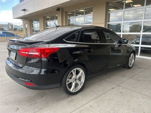 Used 2016 Ford Focus Titanium image 3