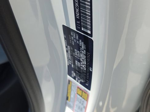 New 2026 Kia Carnival EX FWD image 34