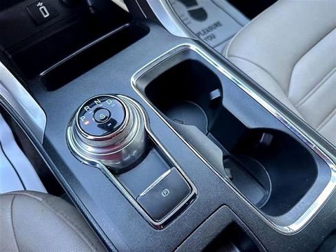 Used 2017 Ford Fusion SE w/ Fusion SE Technology Package image 17