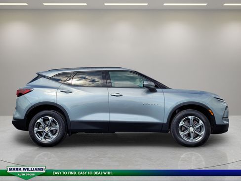 Used 2023 Chevrolet Blazer LT FWD image 2